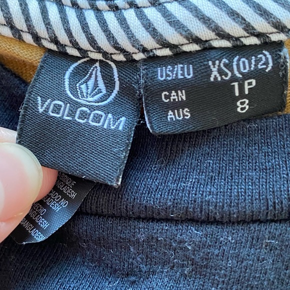 Womens Volcom t-shirt - Picture 2 of 2